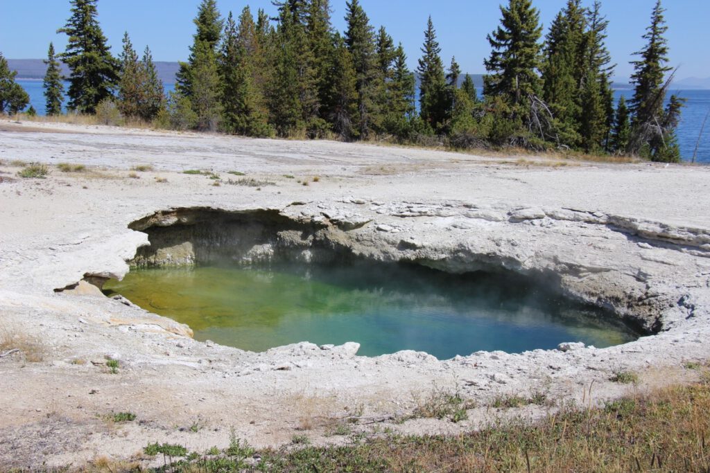 YELLOWSTONE PARK